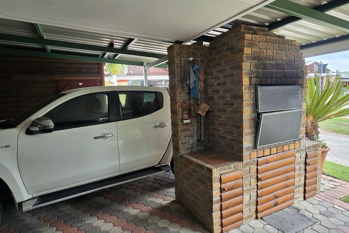 Townhouse To Rent in Hartenbos Central - Photo 2