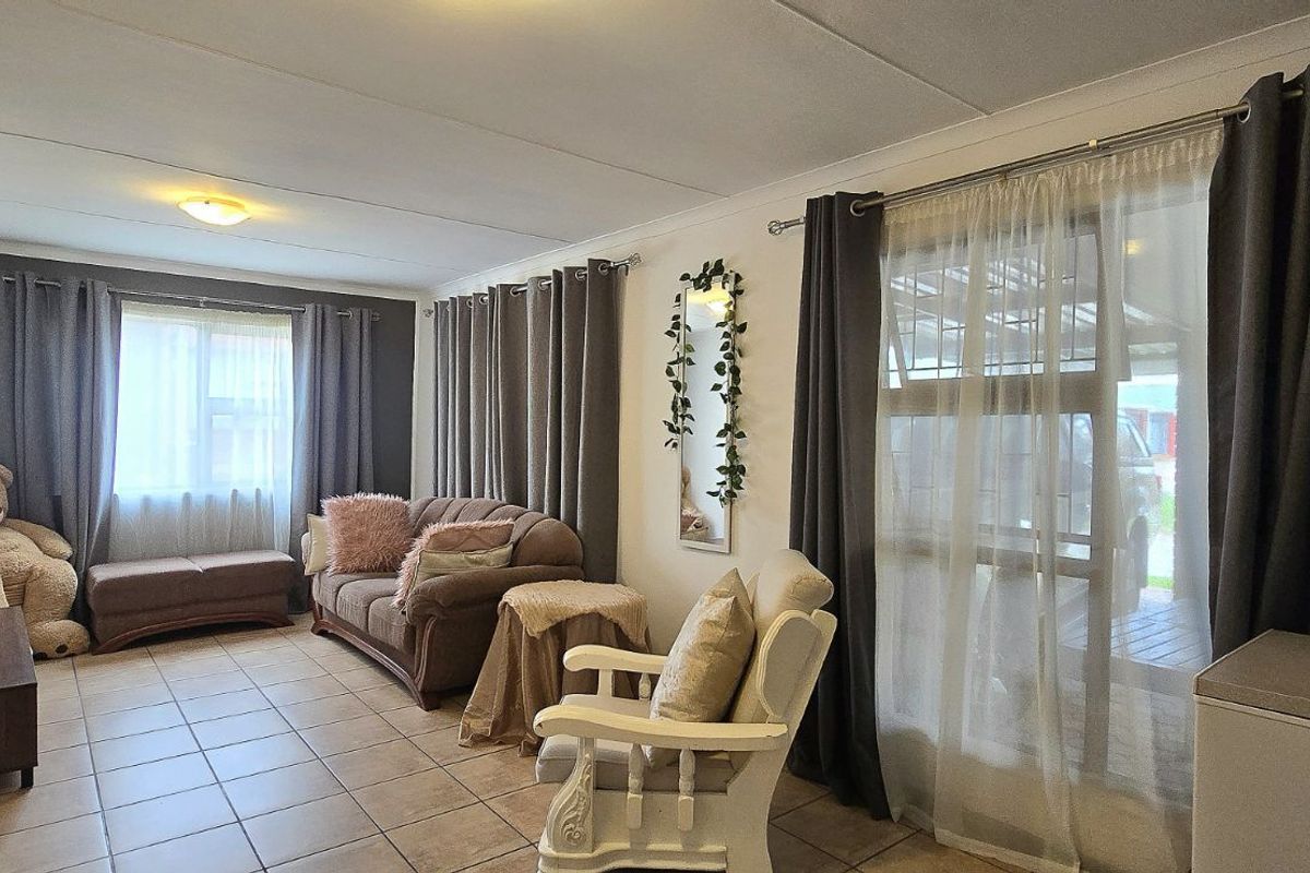 Townhouse To Rent in Hartenbos Central - Photo 5