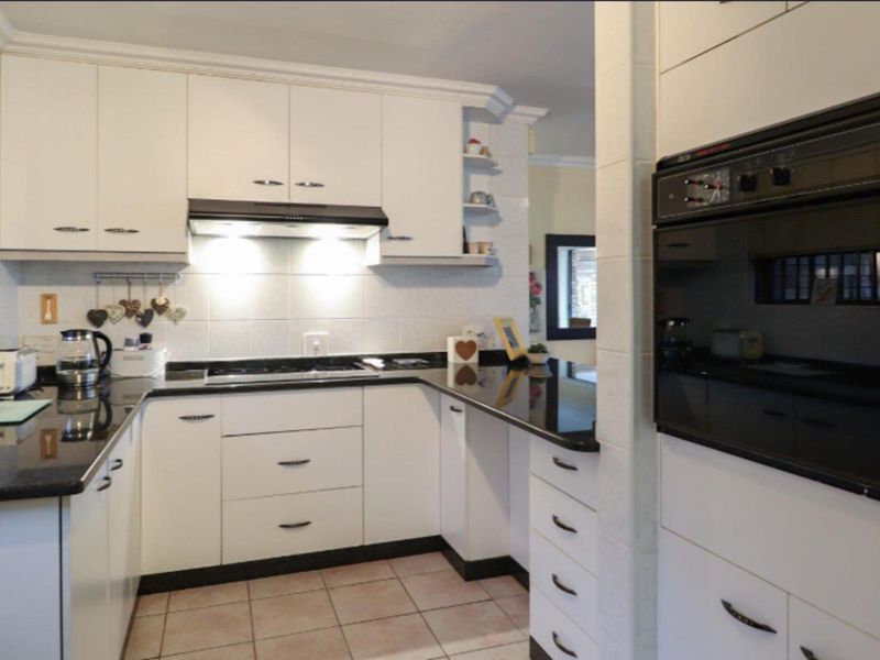 House For Sale in Loerie Park - Photo 9