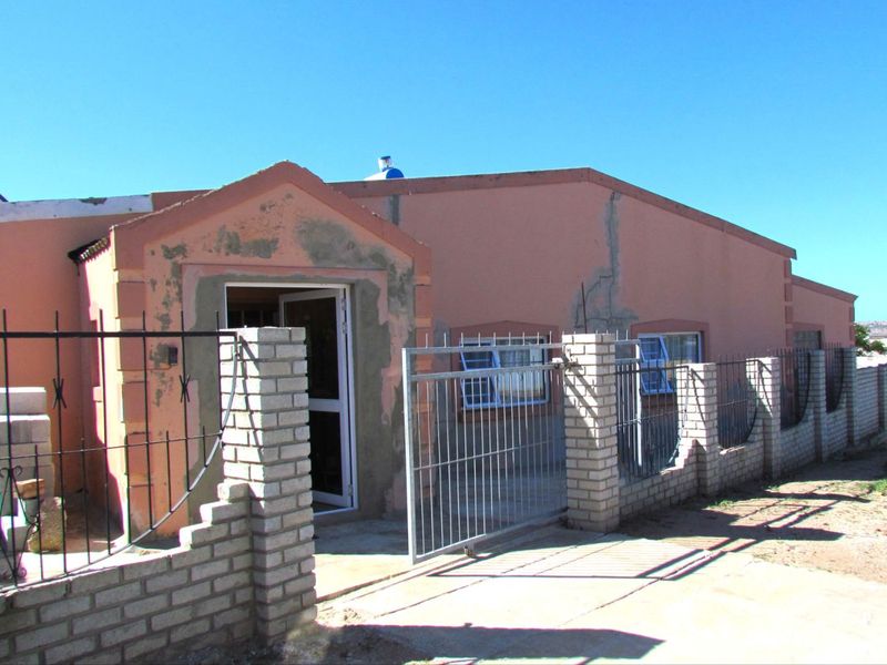 House For Sale in West End - Photo 2