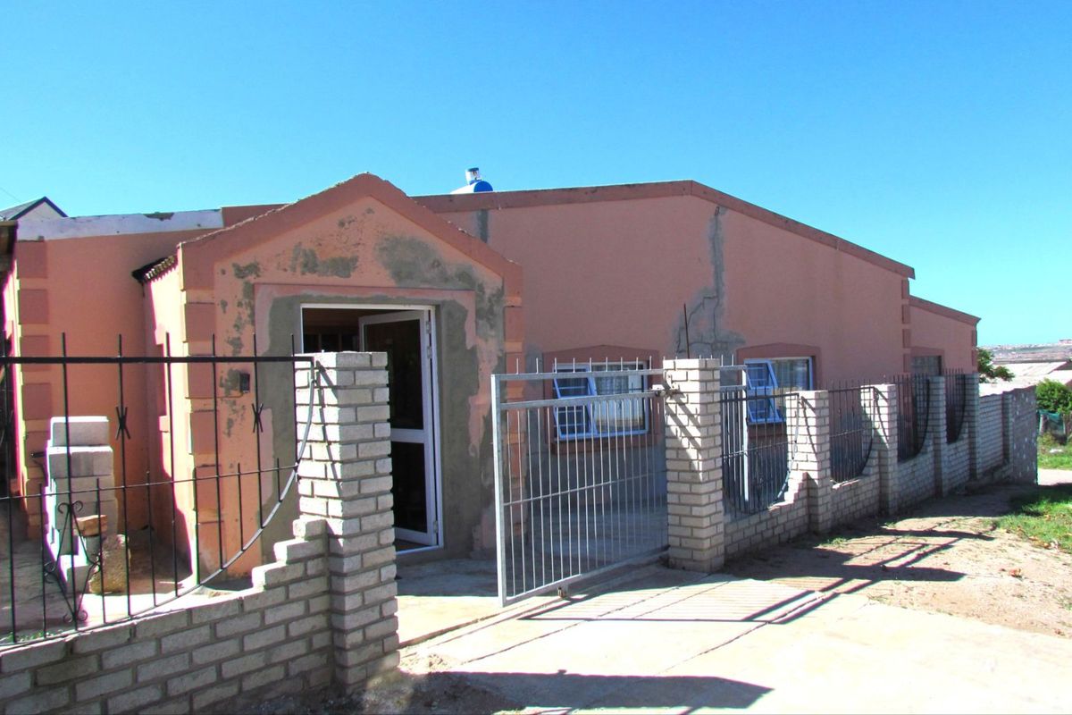 House For Sale in West End - Photo 2