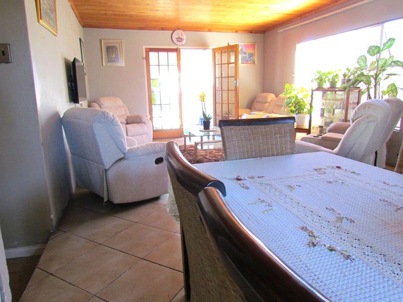 House For Sale in West End - Photo 10