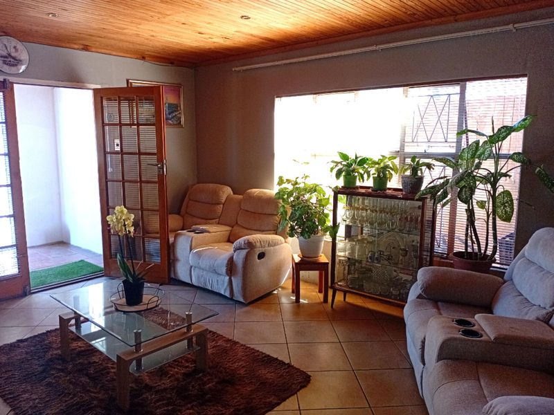 House For Sale in West End - Photo 9