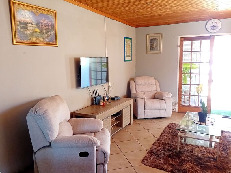 House For Sale in West End - Photo 8