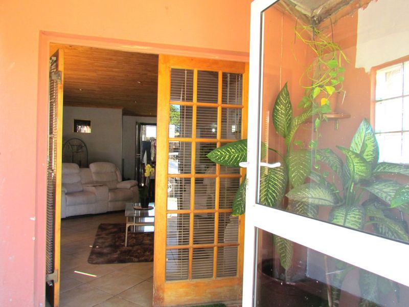 House For Sale in West End - Photo 5