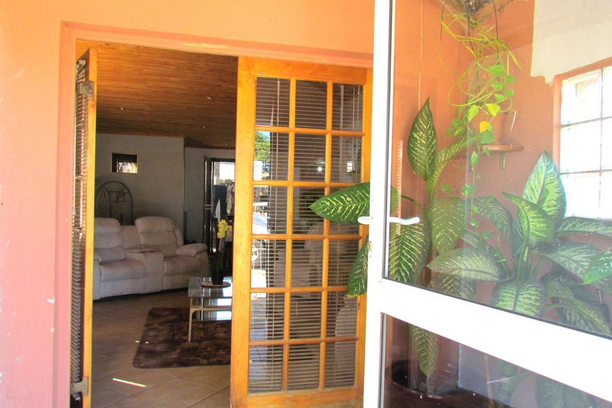 House For Sale in West End - Photo 5