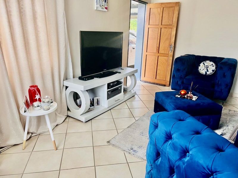 Townhouse For Sale in Evander - Photo 4