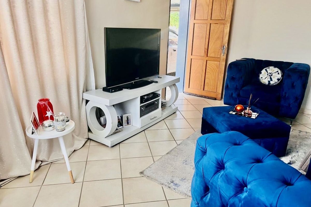 Townhouse For Sale in Evander - Photo 4