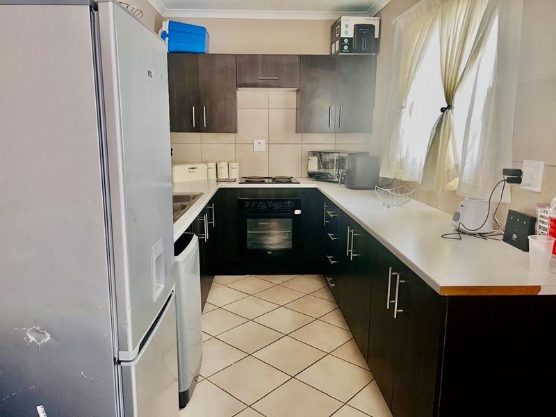 Townhouse For Sale in Evander - Photo 2