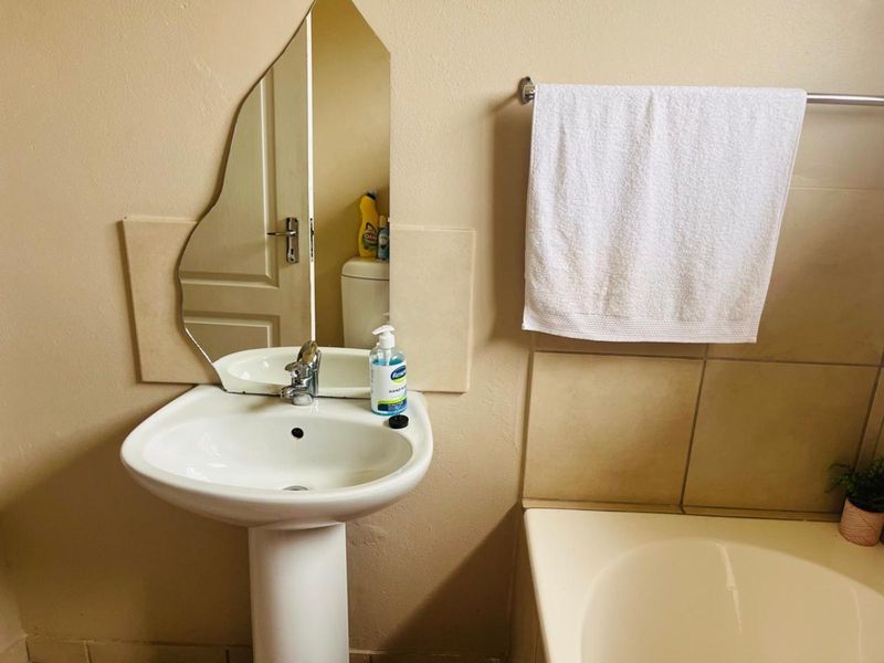 Townhouse For Sale in Evander - Photo 5