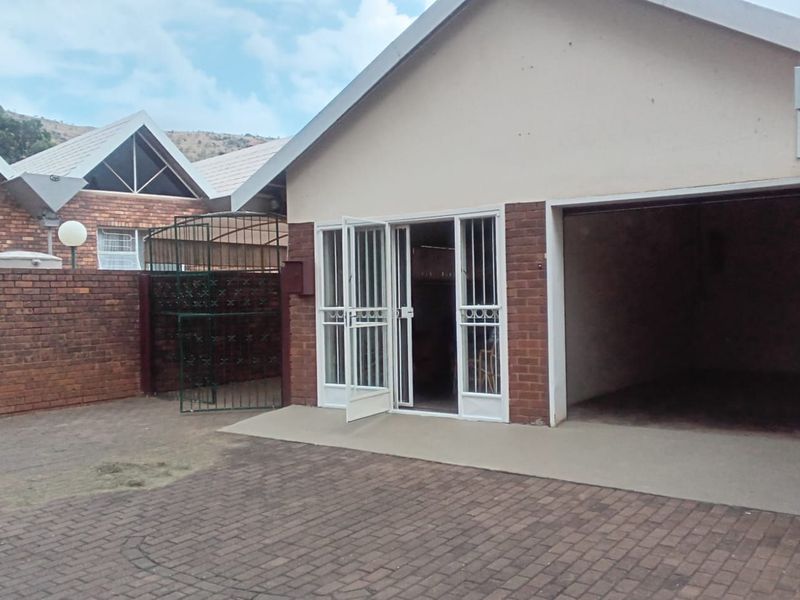 House For Sale in Florauna - Photo 4