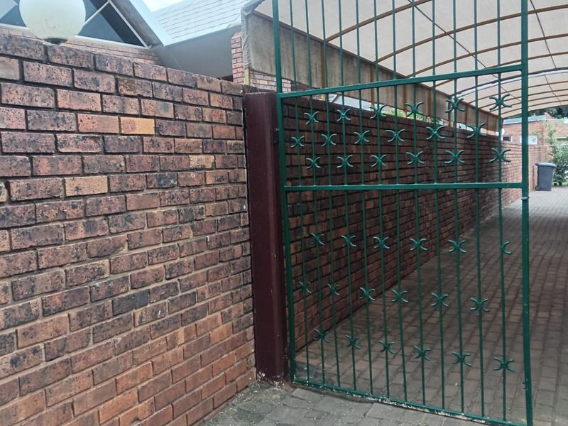 House For Sale in Florauna - Photo 5