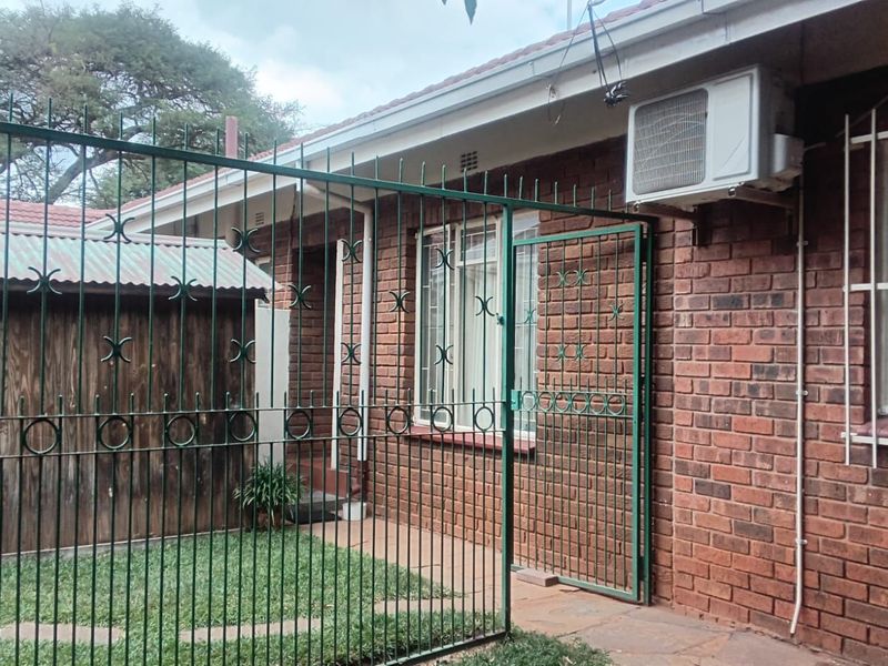 House For Sale in Florauna - Photo 3