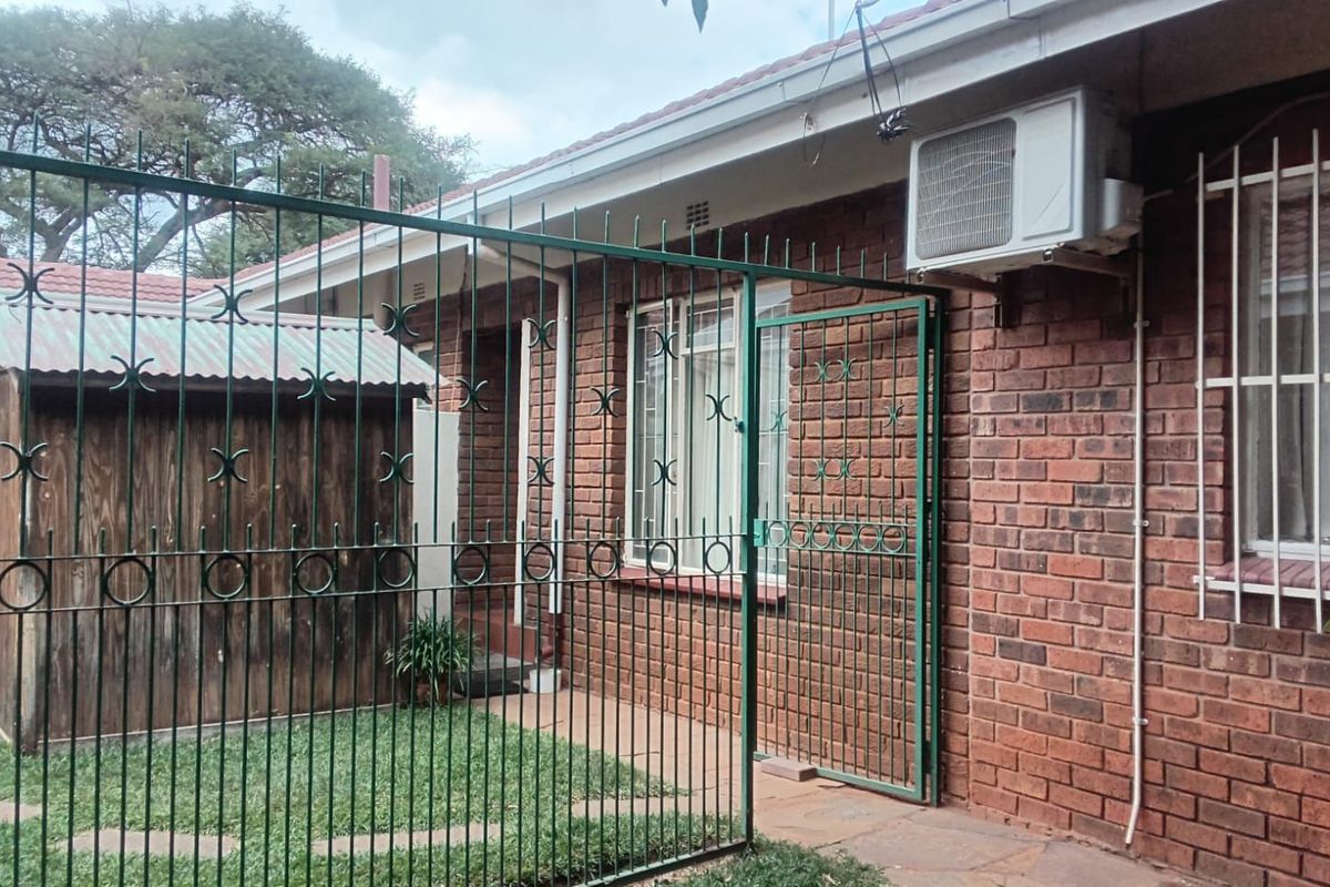 House For Sale in Florauna - Photo 3