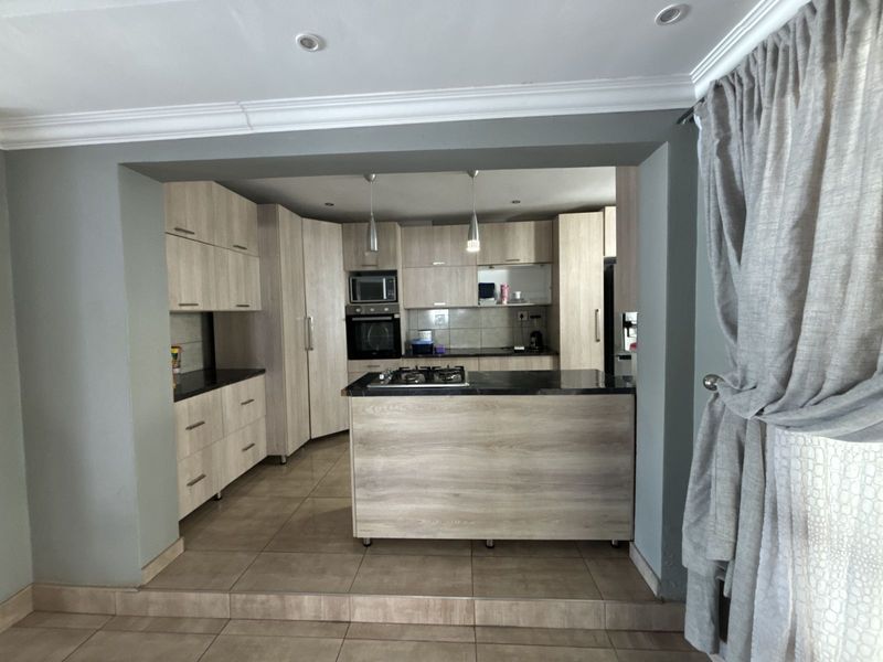 House For Sale in Golden Acres Estate - Photo 8