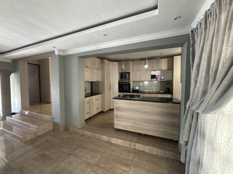 House For Sale in Golden Acres Estate - Photo 5