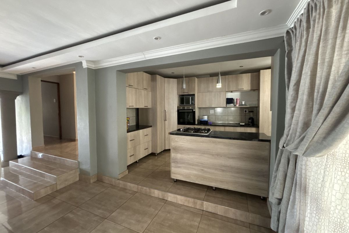 House For Sale in Golden Acres Estate - Photo 5