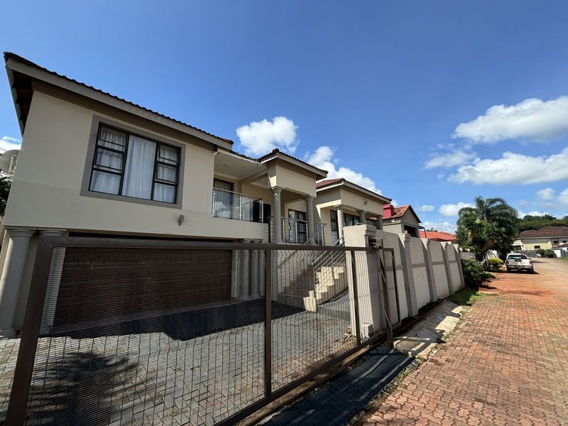 House For Sale in Golden Acres Estate - Photo 4