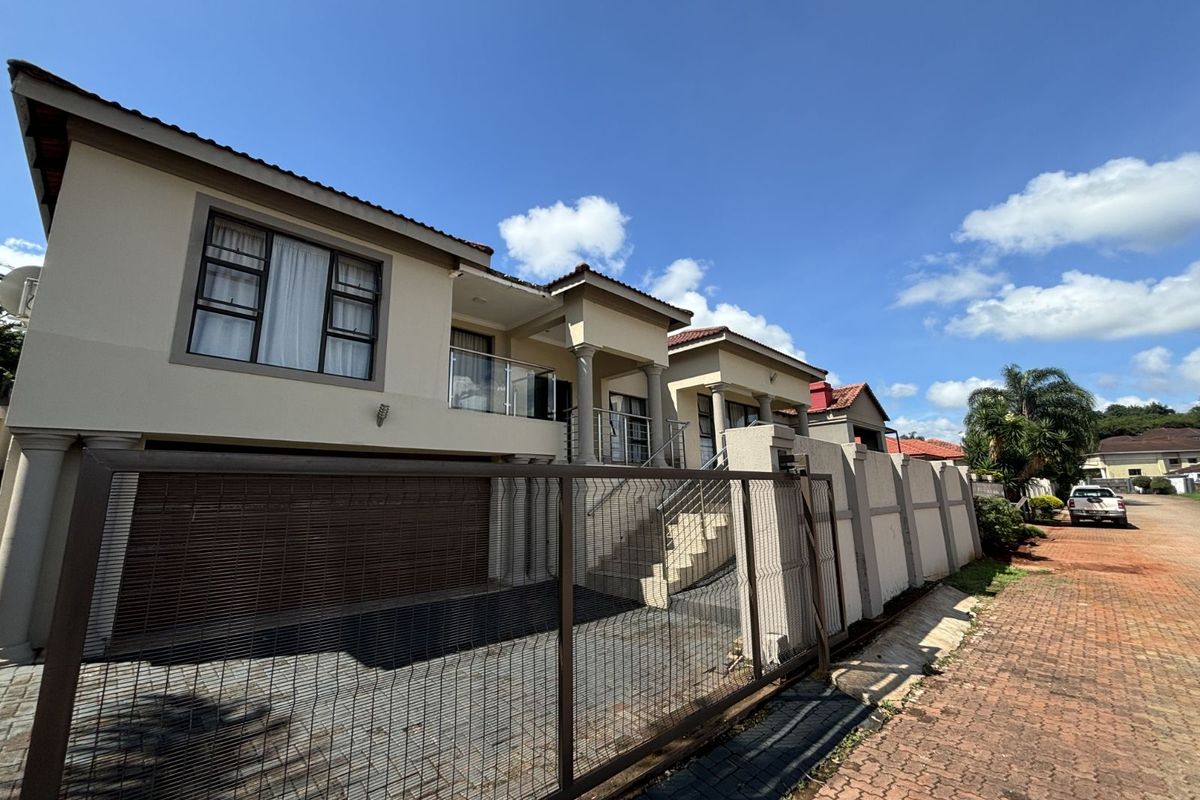 House For Sale in Golden Acres Estate - Photo 4