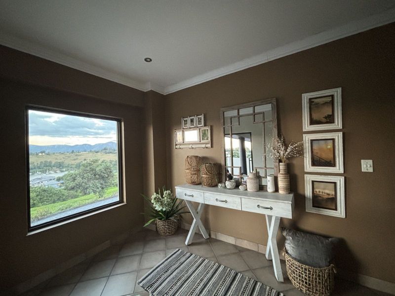 House For Sale in Clearwaters Cove - Photo 4