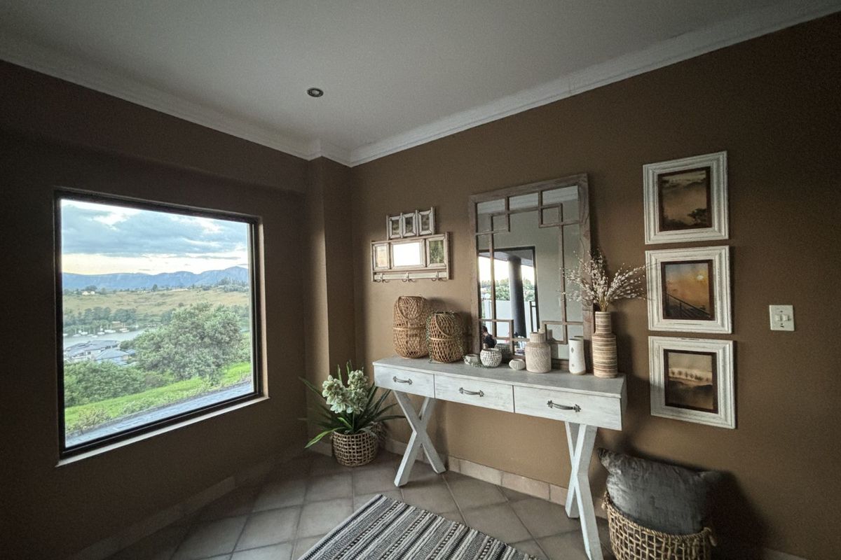 House For Sale in Clearwaters Cove - Photo 4