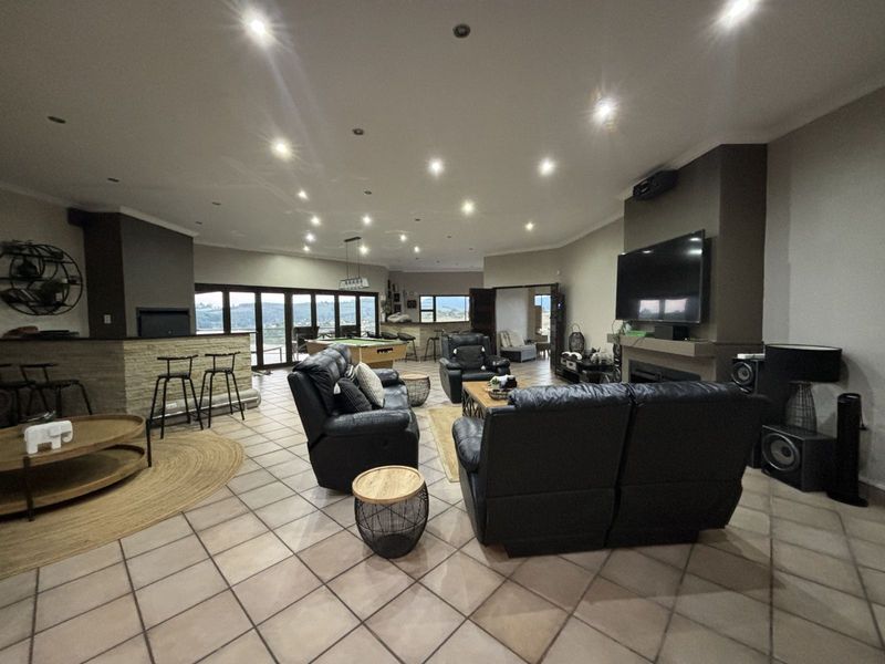 House For Sale in Clearwaters Cove - Photo 7