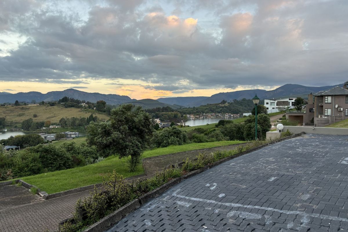 House For Sale in Clearwaters Cove - Photo 3