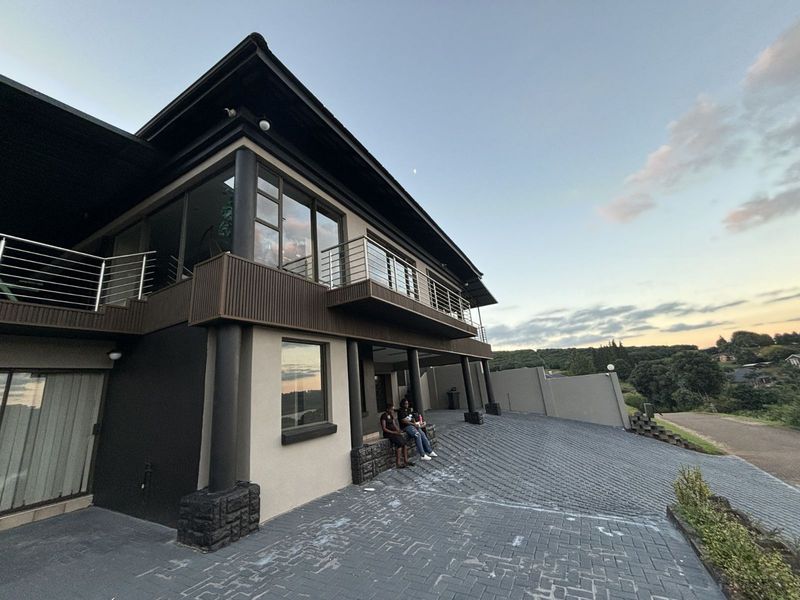 House For Sale in Clearwaters Cove - Photo 2