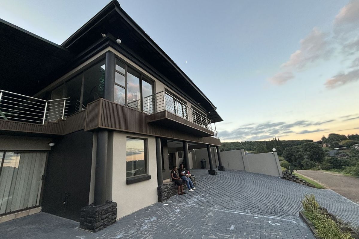 House For Sale in Clearwaters Cove - Photo 2