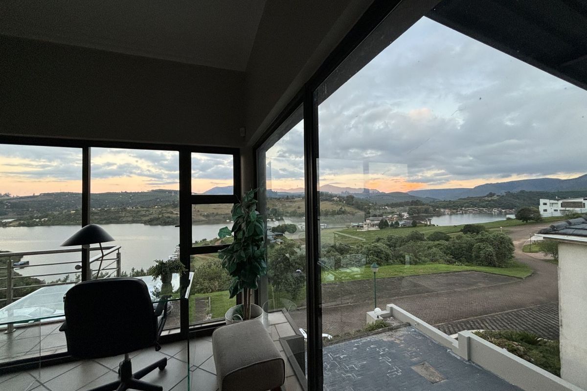 House For Sale in Clearwaters Cove - Photo 5