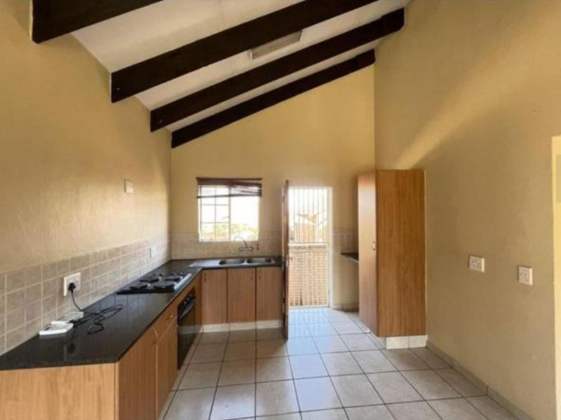 Townhouse To Rent in Kosmosdal - Photo 8