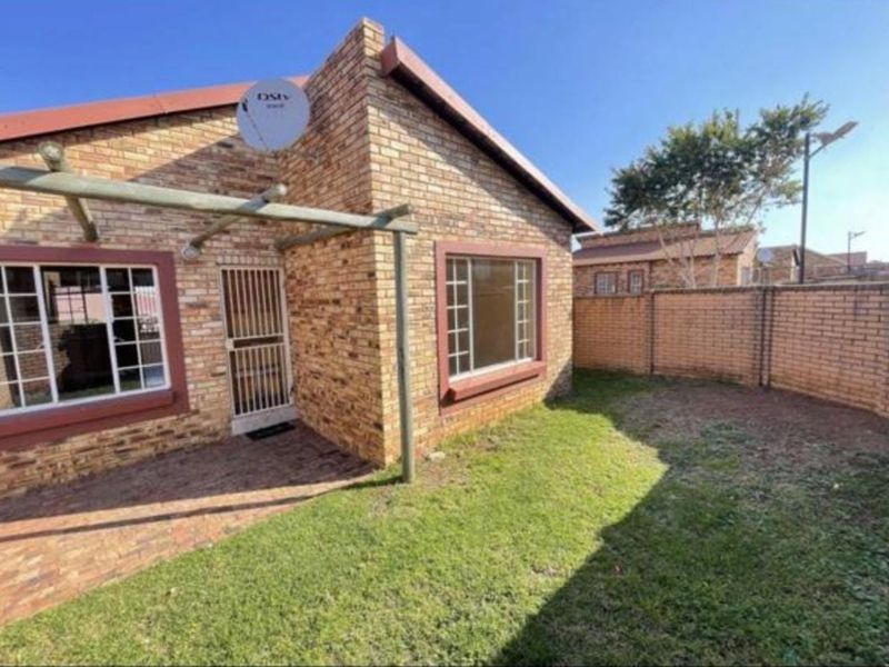 Townhouse To Rent in Kosmosdal - Photo 5