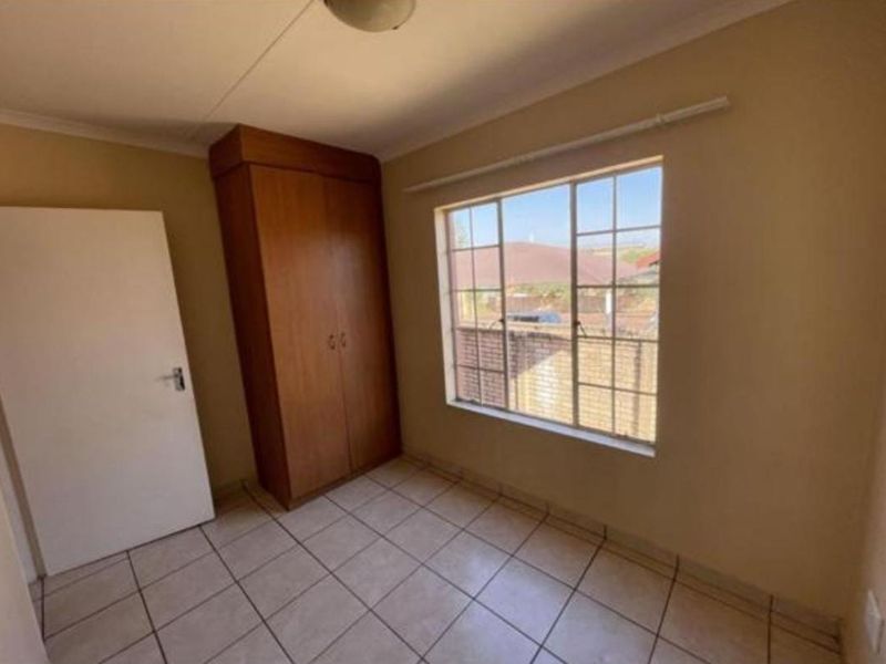 Townhouse To Rent in Kosmosdal - Photo 10