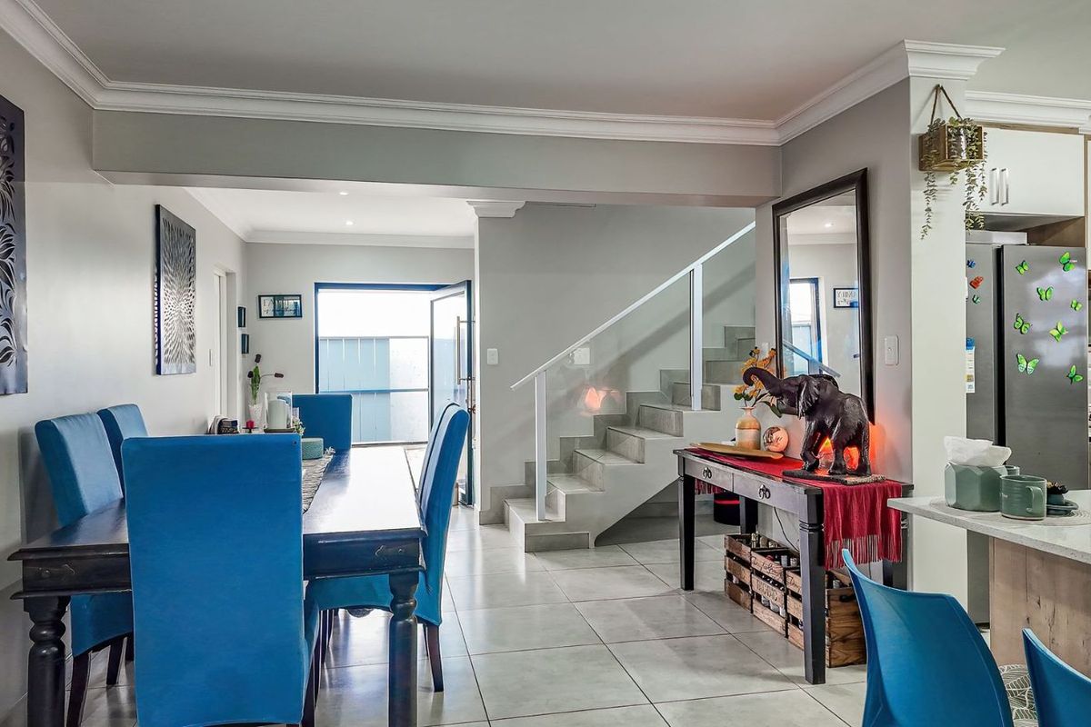 Townhouse For Sale in Dana Bay - Photo 4