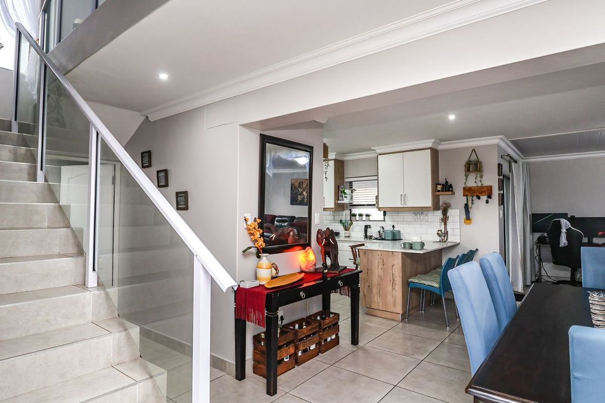 Townhouse For Sale in Dana Bay - Photo 3