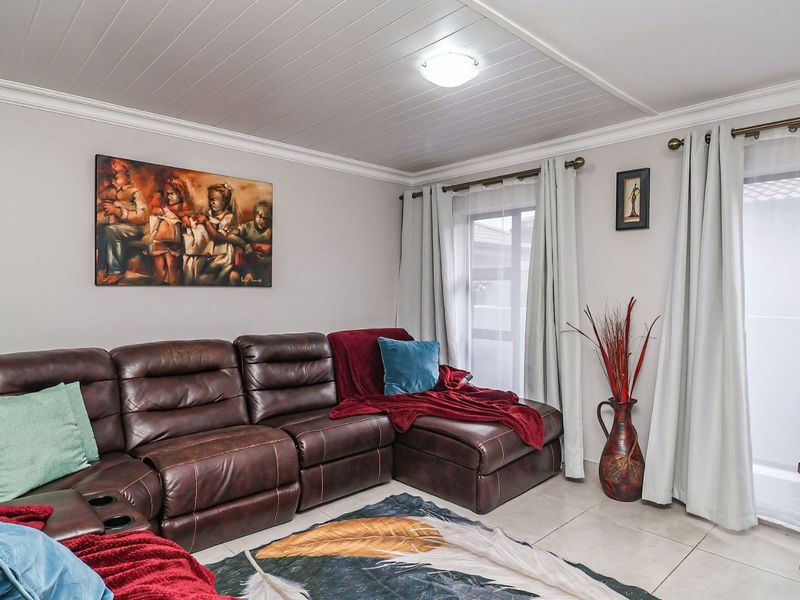 Townhouse For Sale in Dana Bay - Photo 8