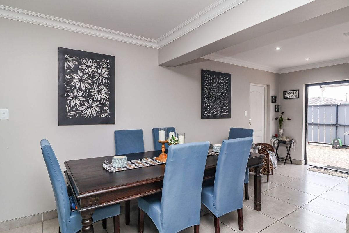 Townhouse For Sale in Dana Bay - Photo 5