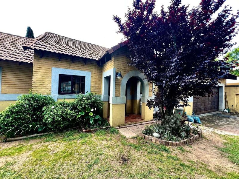 Townhouse For Sale in Ermelo Central - Photo 3