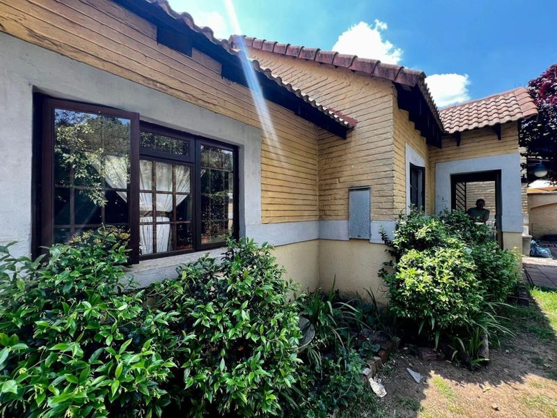 Townhouse For Sale in Ermelo Central - Photo 2