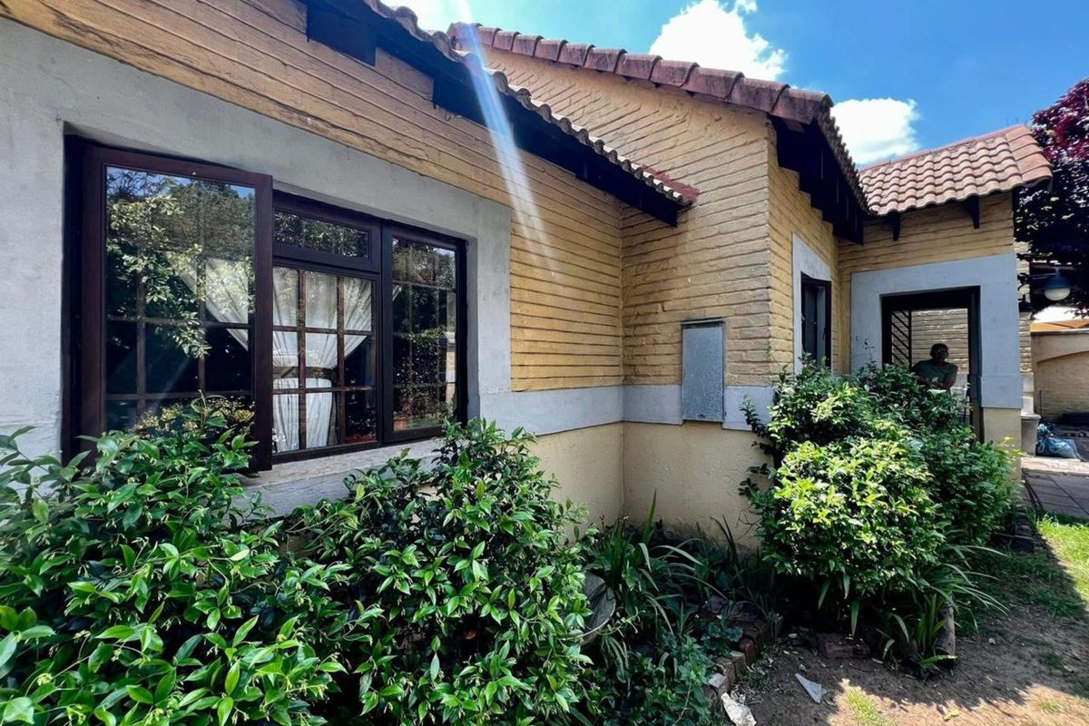 Townhouse For Sale in Ermelo Central - Photo 2