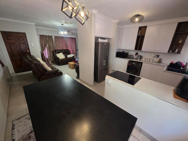 Townhouse For Sale in New Park - Photo 9