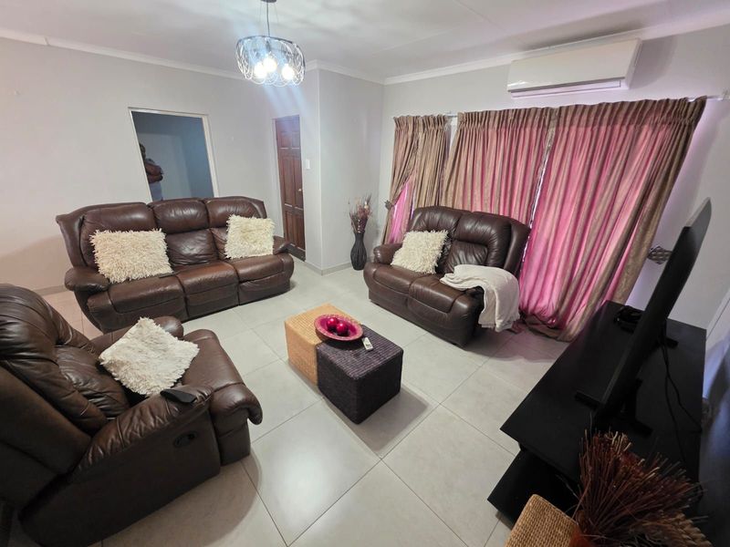 Townhouse For Sale in New Park - Photo 2