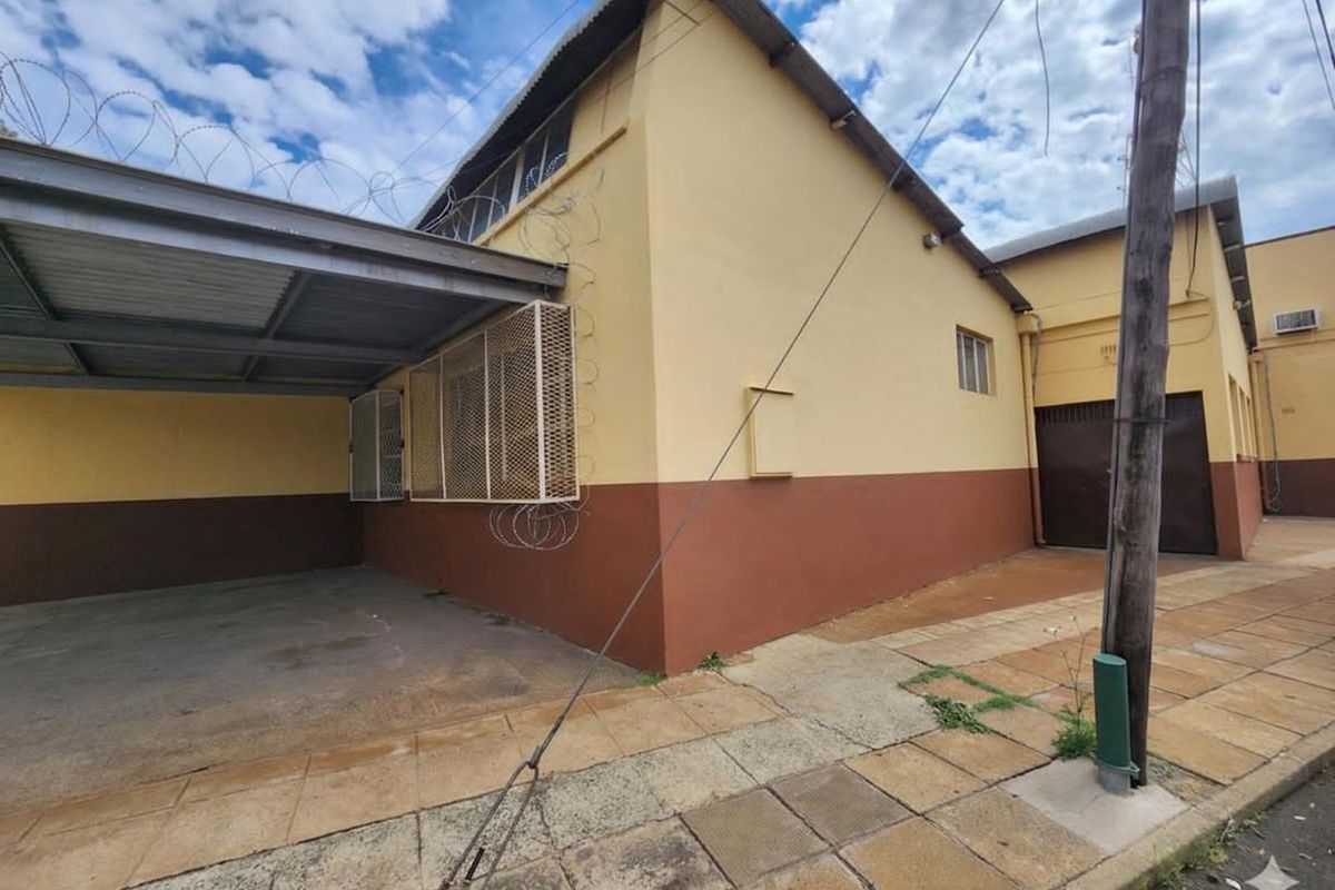 Industrial For Sale in De Beers - Photo 2