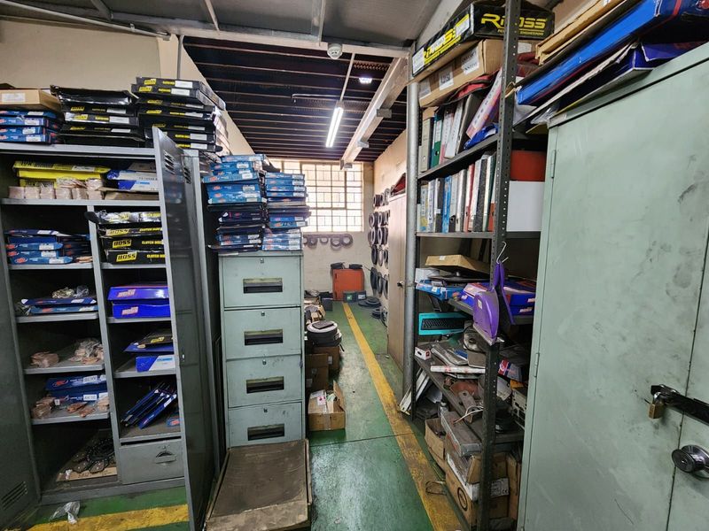 Industrial For Sale in De Beers - Photo 6