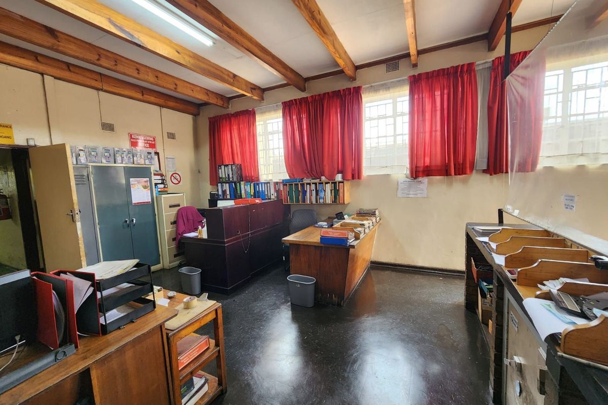 Industrial For Sale in De Beers - Photo 4