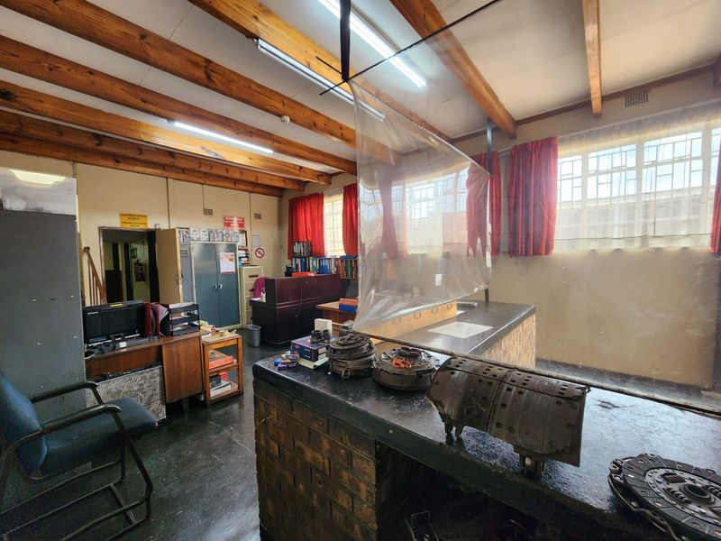 Industrial For Sale in De Beers - Photo 5