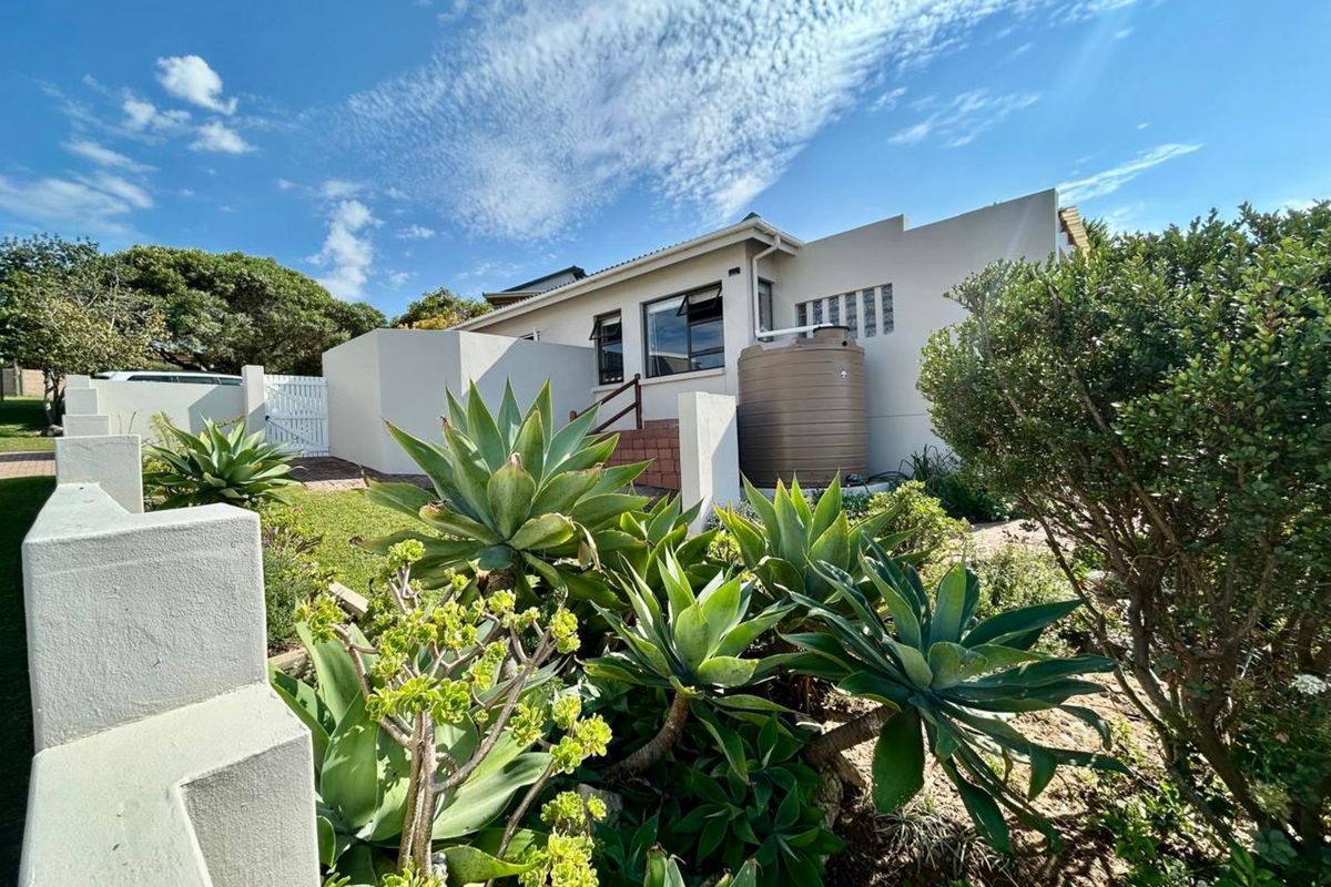 House For Sale in Stilbaai Wes - Photo 2