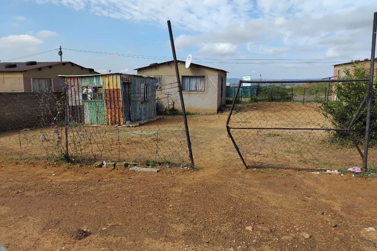 House For Sale in Mohlakeng - Photo 3