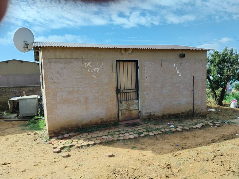 House For Sale in Mohlakeng - Photo 2