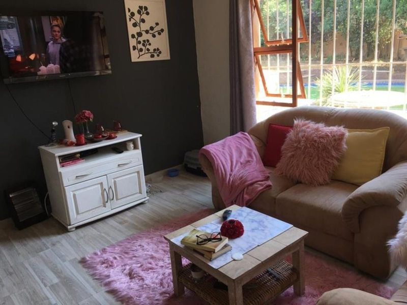 House To Rent in Paulshof - Photo 7